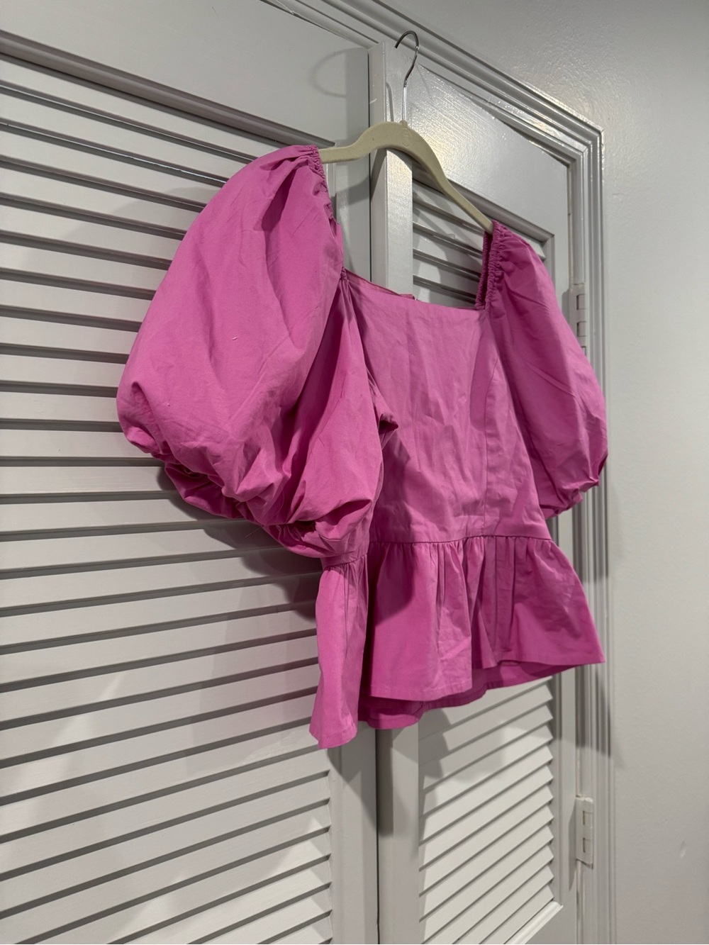 Rachel Parcell Hot Pink Puff Sleeve Peplum Top - Picture 2 of 8